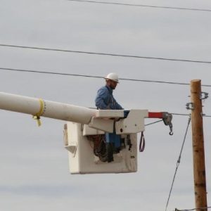 The Most Common Injuries and Dangers in Lineman Jobs