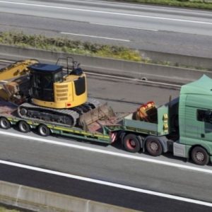 Tips for Hauling Your Heavy Equipment Safely