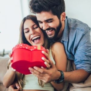 How To Choose the Perfect Gift for Your Girlfriend