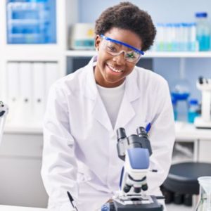 Best Reasons To Use a Clinical Lab Recruiter To Get a Job